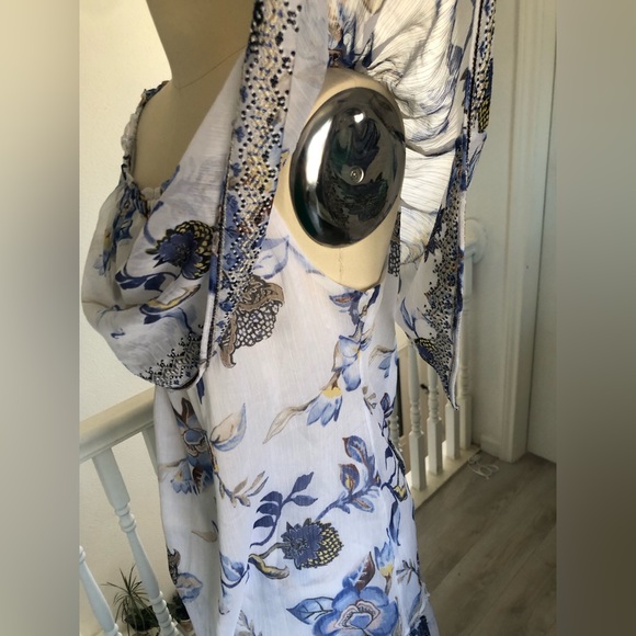 White House Black market, Off the shoulder Embroidered floral printed top. - Picture 8 of 10